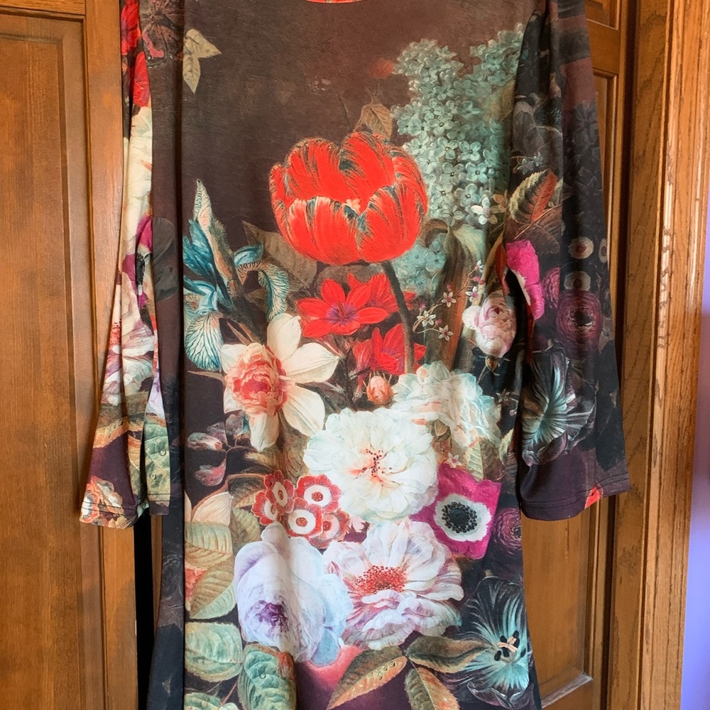 1X Floral tunic